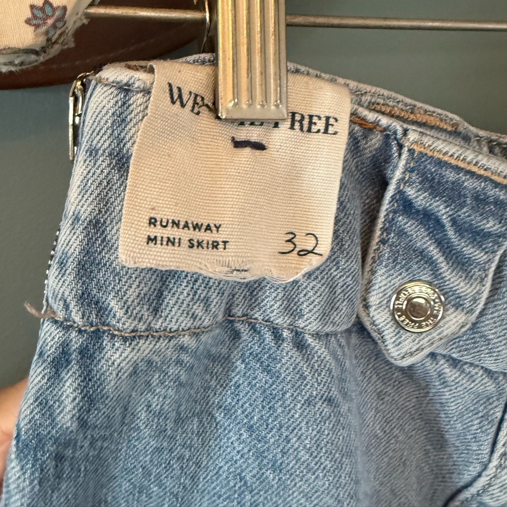 FREE PEOPLE We The Free Runaway Denim mini Skirt sz 32 - Picture 7 of 9